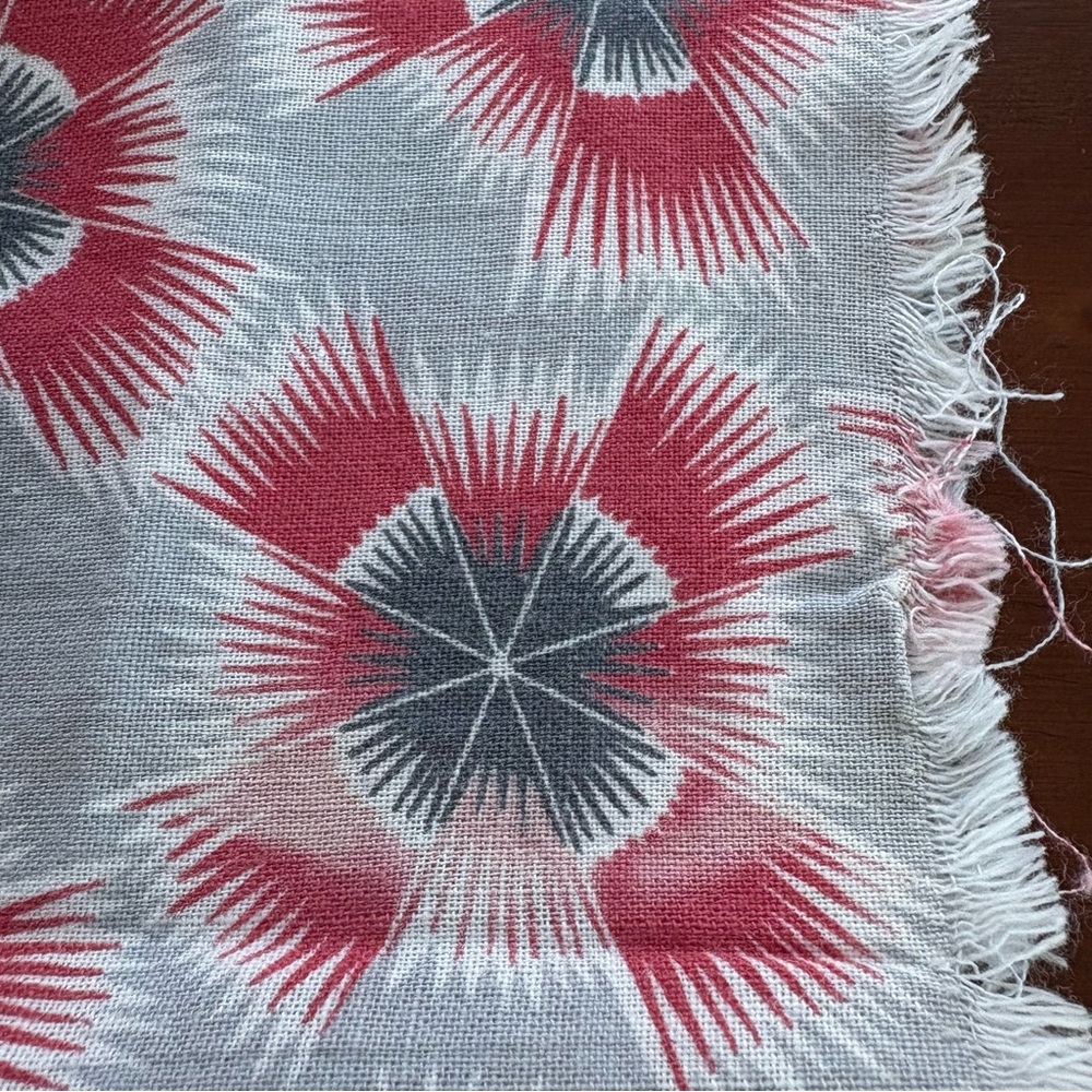 Vintage large feedsack 1940s cotton gray muted red 1+ yard quilting crafting - Picture 8 of 9
